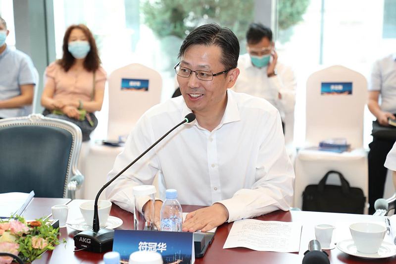 “老交通”智庫執行副主任、蘇交科集團董事長符冠華主持沙龍.jpg